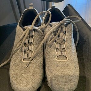 Prophet At leisure shoes in a quilted grey fabric Size 8 2A